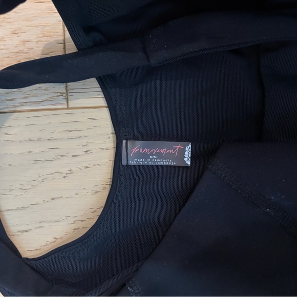 FP MOVEMENT RIGHTEOUS RUNSIE - Picture 3 of 5